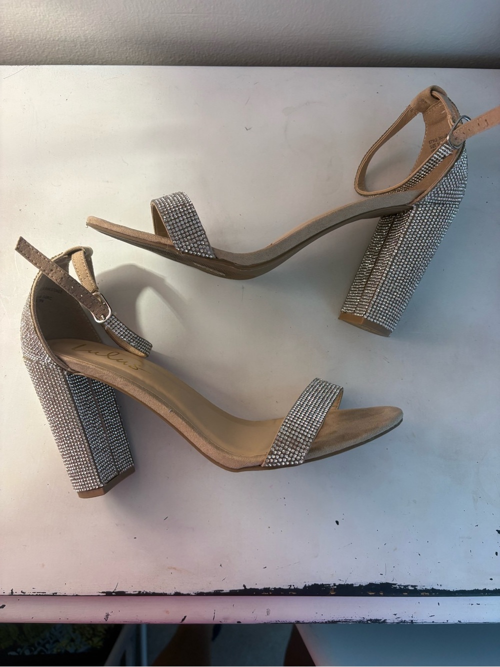 Lulu’s Heels - Picture 2 of 6